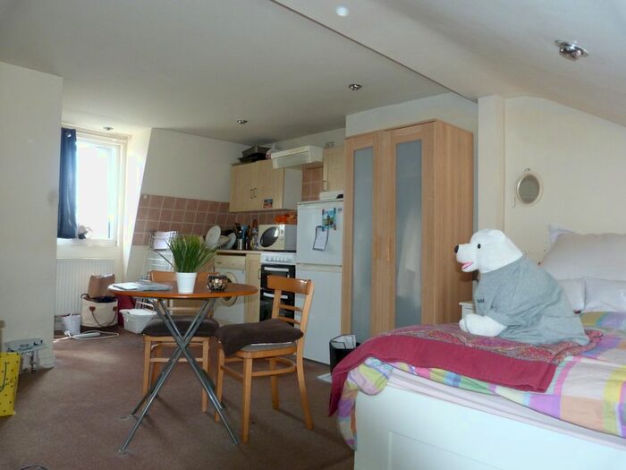 Studio To Rent In Sulgrave Road, London, W6