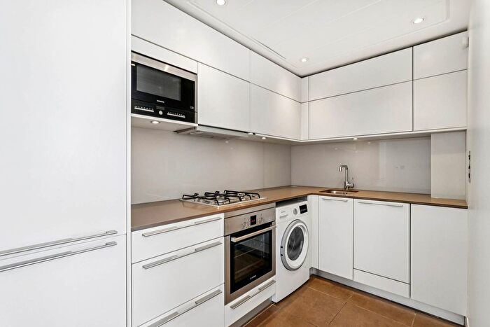 1 Bedroom Flat To Rent In Cavalry Square, London, SW3
