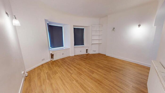 2 Bedroom Flat To Rent In Brunswick Square, Hove, BN3