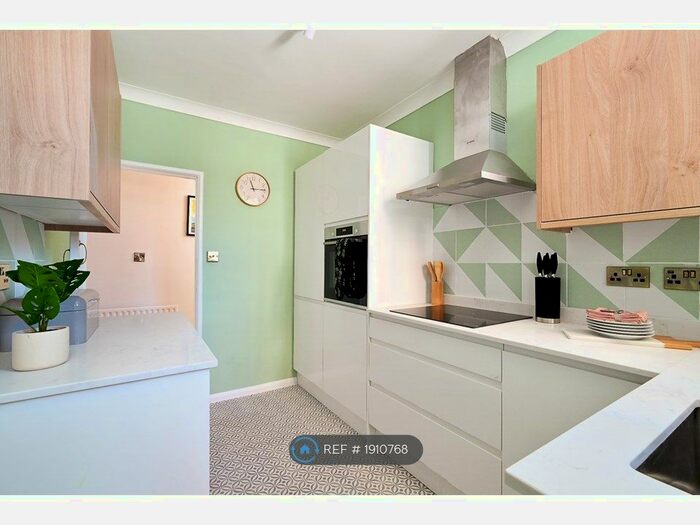 2 Bedroom Flat To Rent In Beaconsfield Villas, Brighton, BN1