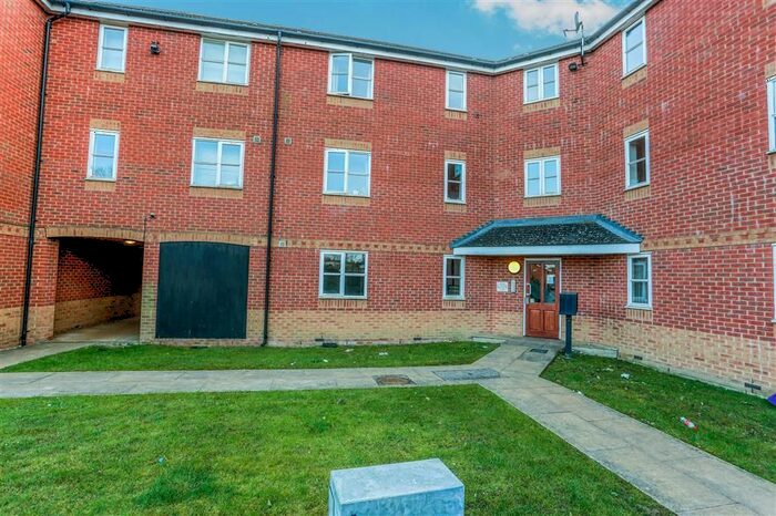2 Bedroom Flat To Rent In White Willow Close, Ashford, TN24