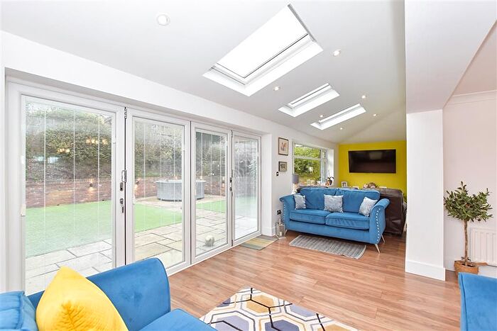 4 Bedroom Detached House For Sale In Loxwood Road, Lovedean, Waterlooville, Hampshire, PO8