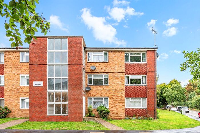 2 Bedroom Flat For Sale In Merrymeet, Banstead, SM7