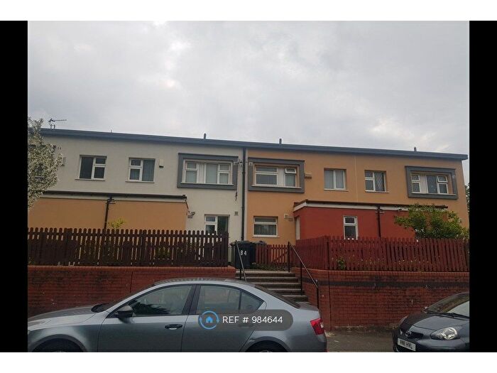 3 Bedroom Terraced House To Rent In Crompton Street, Oldham, OL1