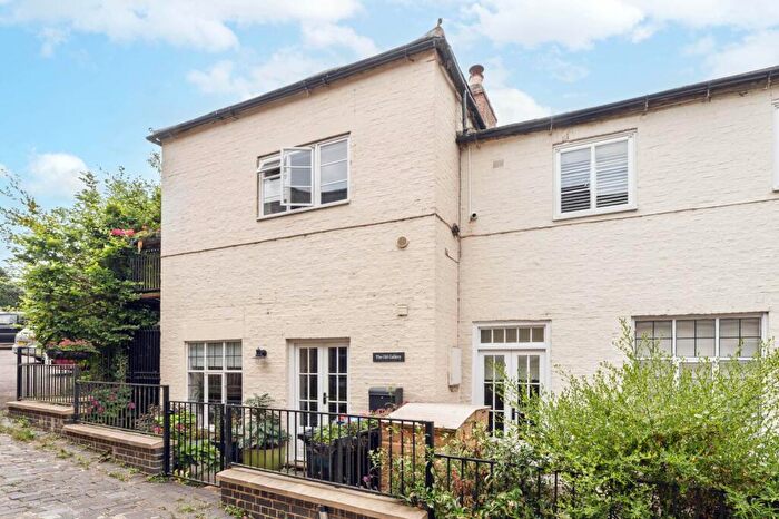 2 Bedroom End Of Terrace House For Sale In Hitchmans Mews, West Street, OX7