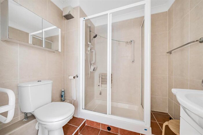 1 Bedroom Apartment For Sale In St Aldhelms Court, BH19 - Photo 7
