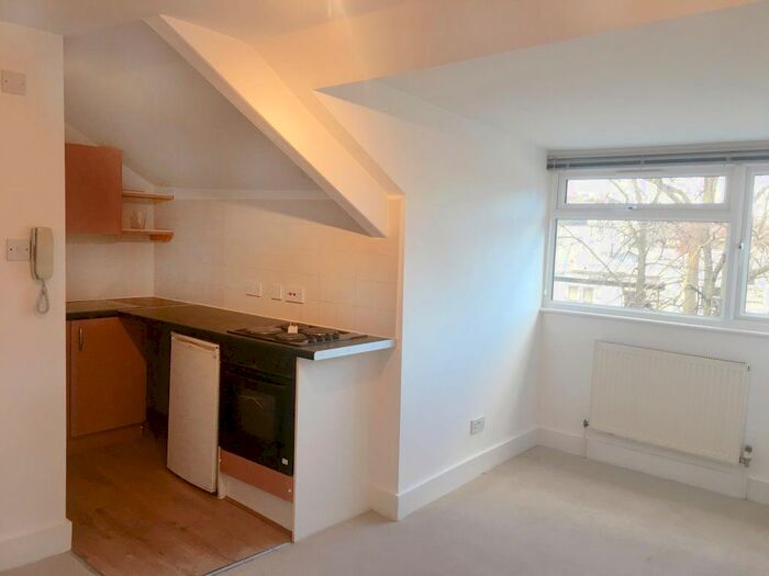 Studio To Rent In Russell Road, Kensington, W14