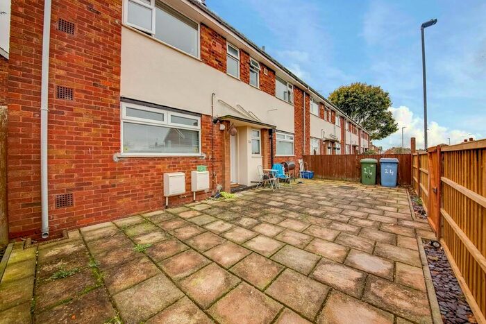 2 Bedroom Flat To Rent In Cornwall Road, Shireoaks, Worksop, S81