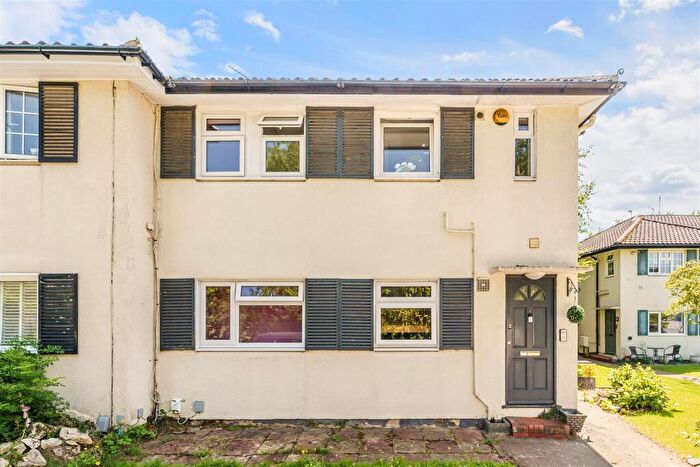 2 Bedroom Maisonette For Sale In Cheviot Close, Banstead, SM7