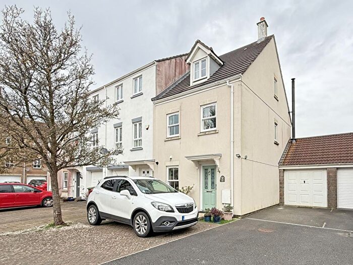 3 Bedroom End Terrace House For Sale In Barlow Gardens, Beacon Park, Plymouth, PL2