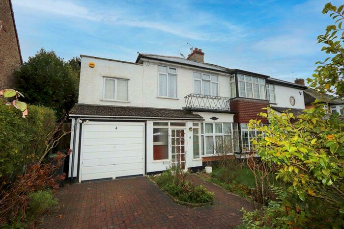 4 Bedroom Semi-Detached House To Rent In Woodberry Down, Epping, CM16