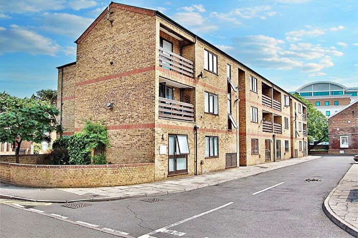 1 Bedroom Flat To Rent In Hows Road, Uxbridge, UB8