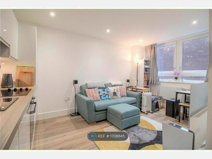 1 Bedroom Flat To Rent In Desborough Road, High Wycombe, HP11