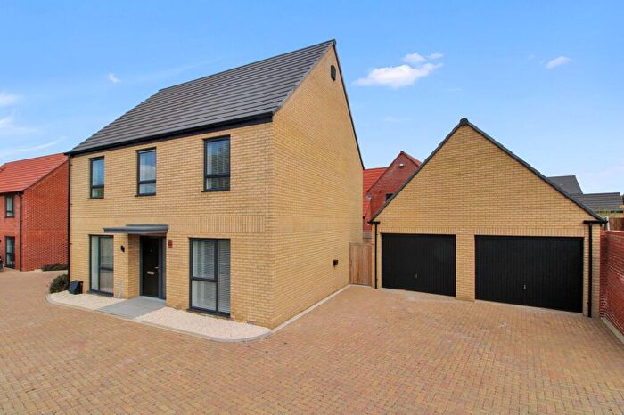 4 Bedroom Detached House For Sale In Willingham Gardens, Flitton, MK45