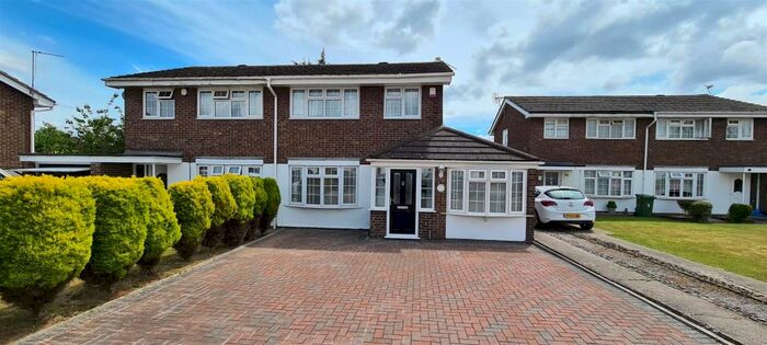 4 Bedroom Semi-Detached House To Rent In Regency Drive, Bristol, BS4