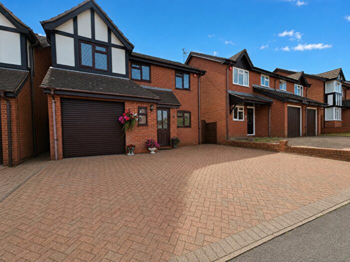 4 Bedroom Detached House For Sale In Tameton Close, Luton, Bedfordshire, LU2