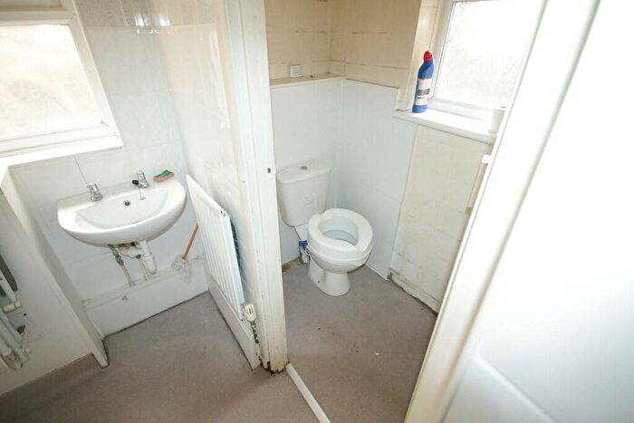 3 Bedroom Terraced House For Sale In Baxendale Street, Bethnal Green, E2