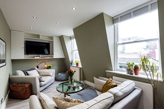 2 Bedroom Flat To Rent In - Mortimer Street, Fitzrovia, London, W1W