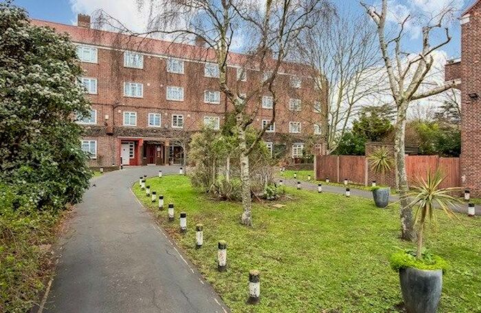 2 Bedroom Flat To Rent In Melford Road, London, SE22