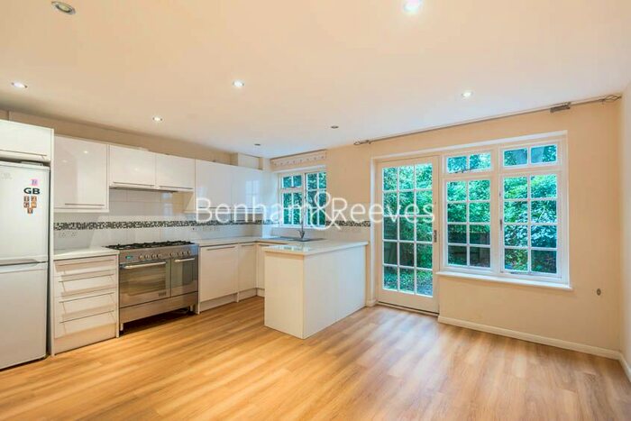 4 Bedroom Mews House To Rent In Oldfield Mews, Highgate, N6