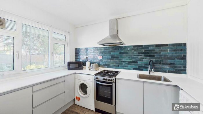 3 Bedroom Maisonette To Rent In Longman House, Mace Street, Bethnal Green, London, E2