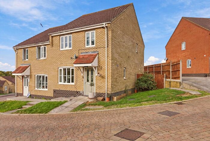 3 Bedroom Semi-Detached House For Sale In Lambert Close, Hadleigh, Ipswich, IP7