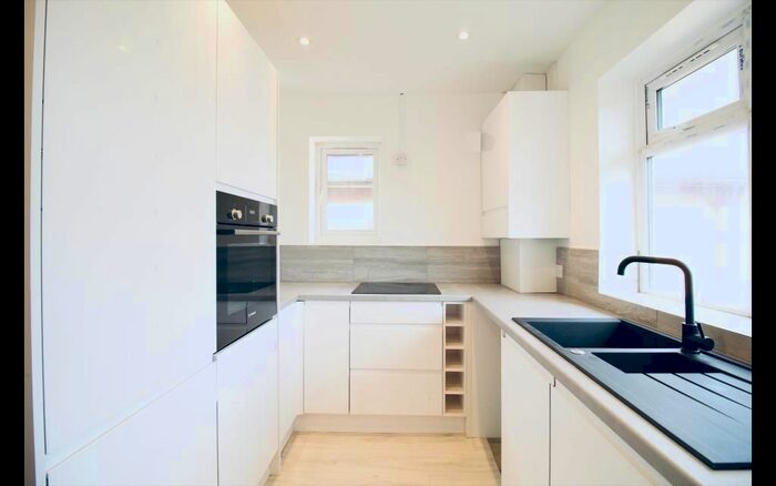 2 Bedroom Maisonette To Rent In Blenheim Close, Greenford, UB6