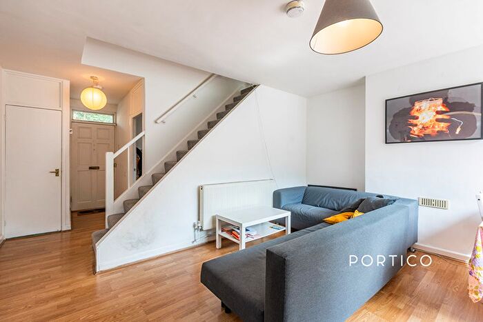 2 Bedroom Flat To Rent In Buxton Court, London, N1