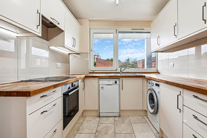 4 Bedroom Flat To Rent In Caithness House, Twyford Street, N1