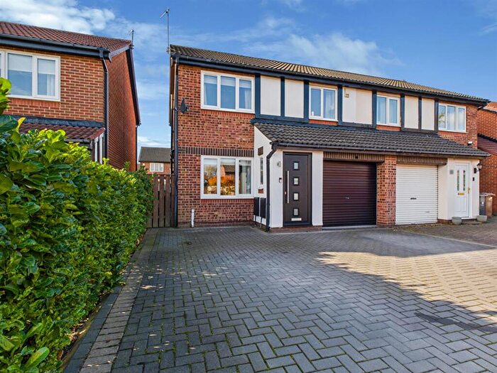 3 Bedroom Semi Detached House For Sale In Monks Wood, North Shields, NE30