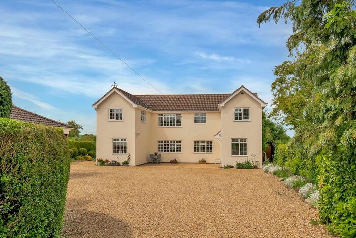 5 Bedroom Detached House For Sale In Corby Road, Swayfield, NG33