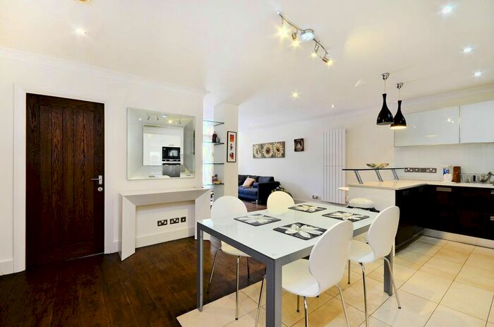 2 Bedroom Flat To Rent In Aria House, Covent Garden, London, WC2B