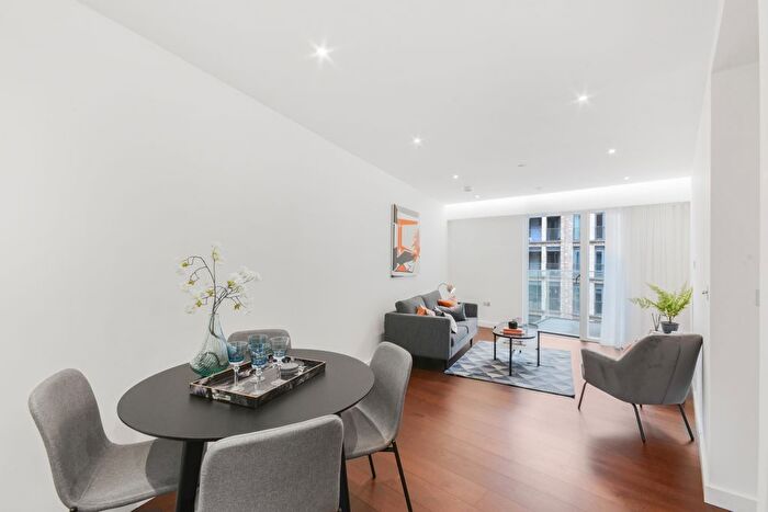 2 Bedroom Flat To Rent In Malthouse Road, London, SW11