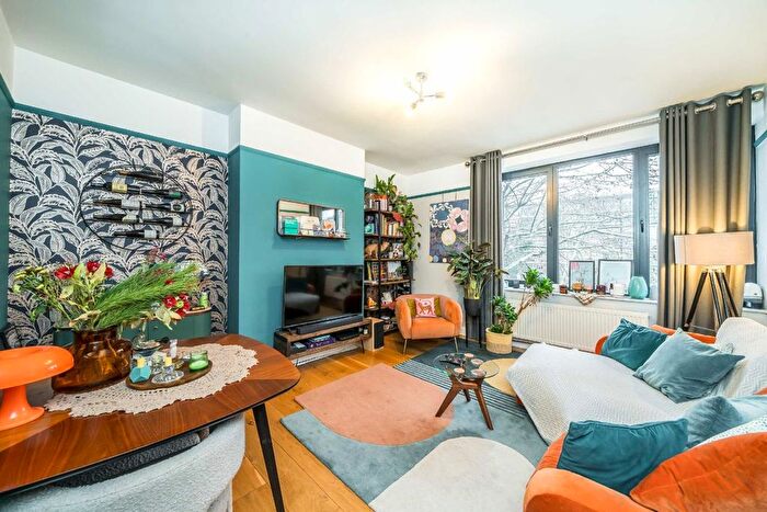 3 Bedroom Flat For Sale In Brixton Hill, London, SW2