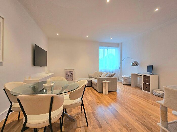 1 Bedroom Flat To Rent In Bartley Way, Hook, RG27