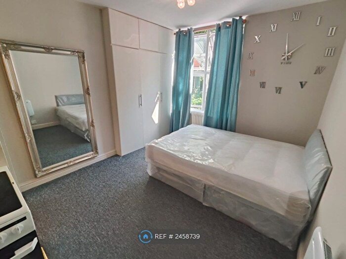 Studio To Rent In Luton, Luton, LU1