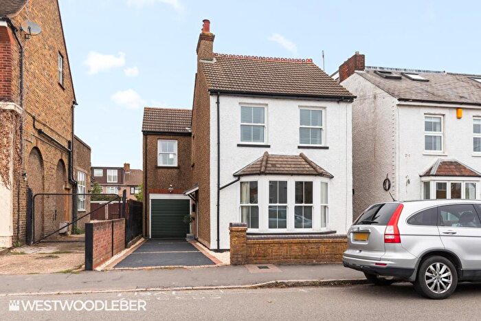 3 Bedroom Detached House For Sale In Rye Road, Hoddesdon, EN11