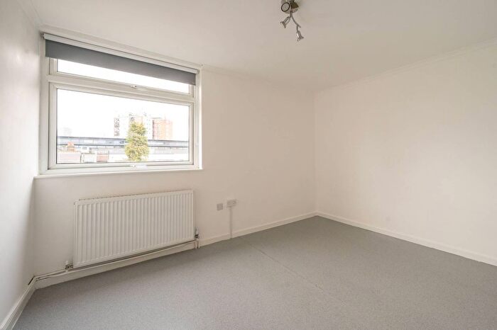 4 Bedroom Terraced House To Rent In The Common, Stratford, London, E15