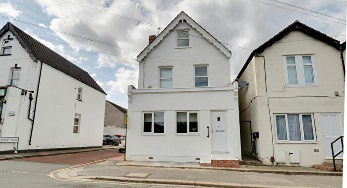3 Bedroom Ground Maisonette To Rent In Birkbeck Road, Sidcup, Kent, DA14
