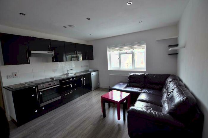 2 Bedroom Flat To Rent In Malham Terrace, Edmonton Angel, N18