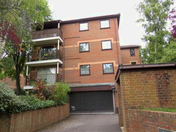 2 Bedroom Flat To Rent In St. Winifreds Road, Bournemouth, BH2