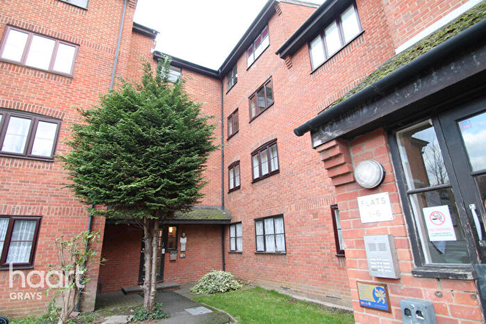 2 Bedroom Flat To Rent In Curzon Drive, Grays, RM17