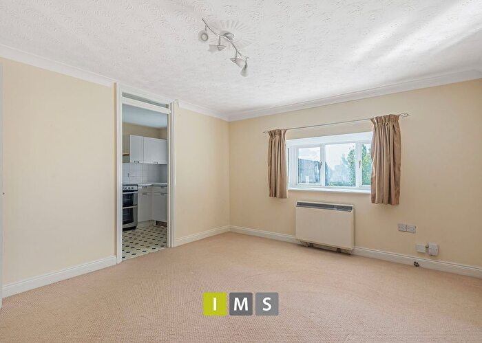 1 Bedroom Flat For Sale In London Road, Regal Court, OX26
