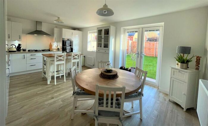 4 Bedroom Town House To Rent In Par Drive, Tiverton, EX16