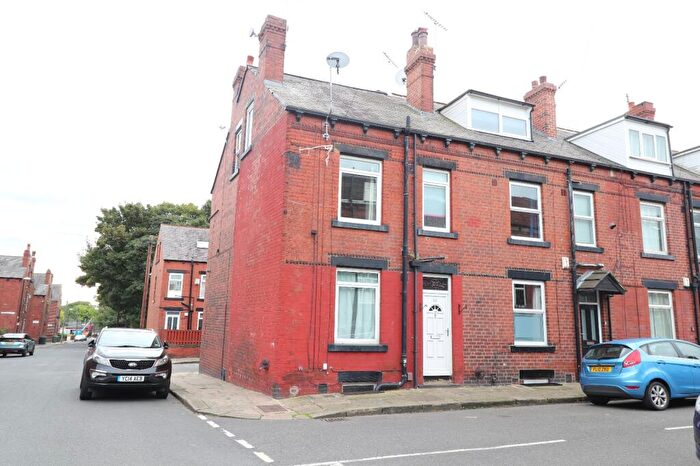 2 Bedroom House To Rent In Warrels Place, Leeds, West Yorkshire, LS13
