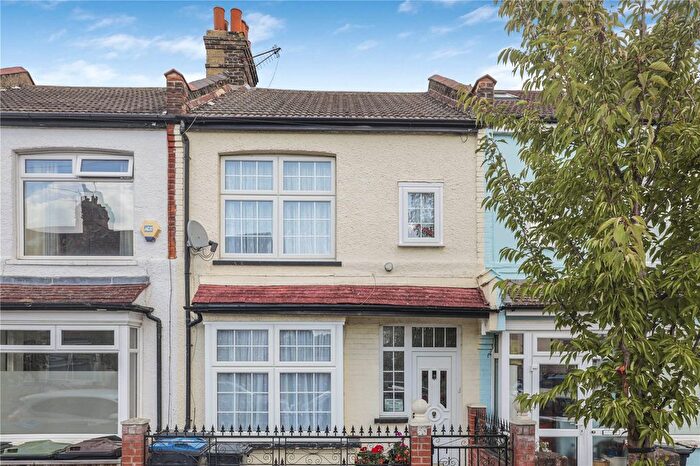 3 Bedroom Terraced House For Sale In Macclesfield Road, London, SE25