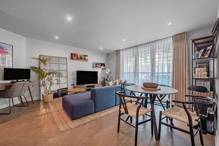 1 Bedroom Flat For Sale In Island Apartments, Basire Street, N1