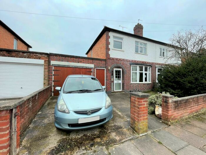 3 Bedroom Semi-Detached House To Rent In Gainsborough Road, Leicester, LE2