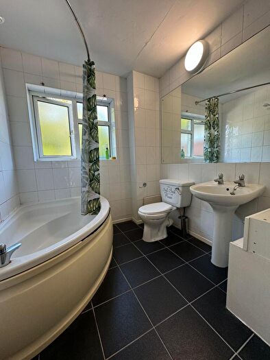 2 Bedroom Apartment To Rent In Flat Riverside Court, Palatine Road, Manchester, M20