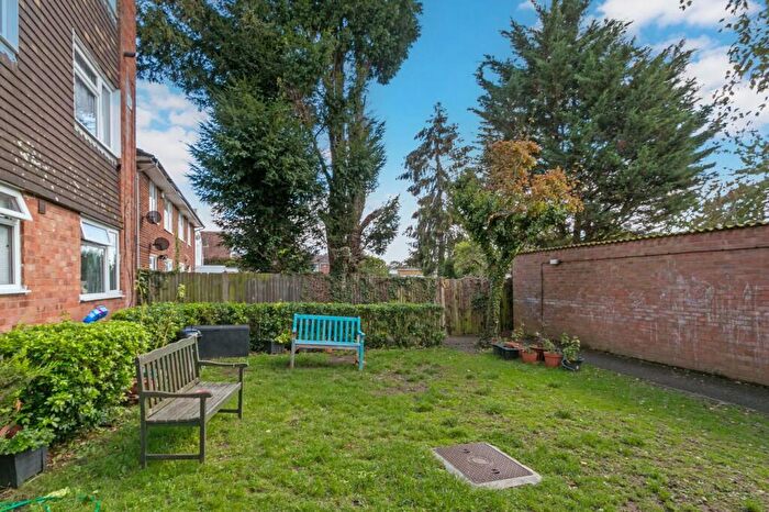 1 Bedroom Flat For Sale In Malvern Court, Hill Rise, Langley, SL3